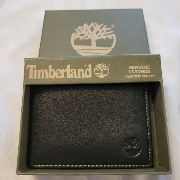 Timberland Other - Timberland NWT Black Leather Passcase Wallet